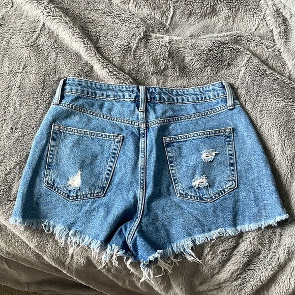 Forever 21 Jean shorts, size 30 - Picture 2 of 2